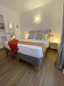 a bedroom with a large bed in a room at Carruggio 151-2 in Sestri Levante
