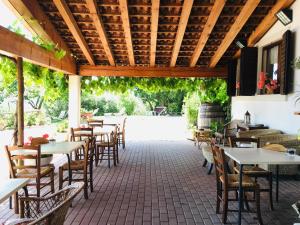 Reštaurácia alebo iné gastronomické zariadenie v ubytovaní Agriturismo La Perlara - Adults Only