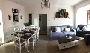 a living room with a table and a couch at "La Vigne Dort" Cocon romantique in Herrlisheim-près-Colmar