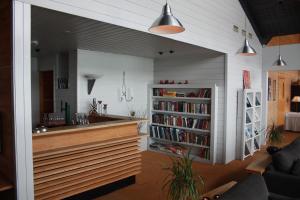 a kitchen and living room with a book shelf at Jotunheimen Fjellstue in Boverdalen