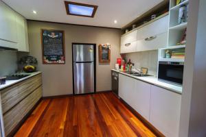 Gallery image of PK illusions in Maleny