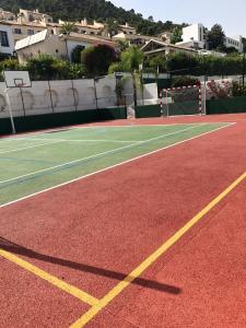 Tenis a/nebo squash v ubytování Apartamento Los Naranjos nebo okolí
