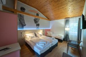 Postel nebo postele na pokoji v ubytování Dalma Panzió