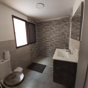 A bathroom at Corralejo Garden&Relax