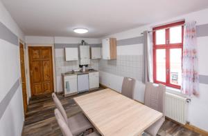 Η κουζίνα ή μικρή κουζίνα στο Lindenring Pension
