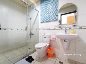 Koupelna v ubytování Green Park Homestay