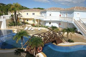 a large house with a swimming pool and a building at Hotel Apartamento Residencia Parques Casablanca in Benissa