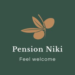 Un logotipo para la elevación en Pension Niki, en Skála Sykaminéas