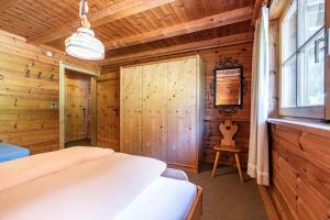 Llit o llits en una habitació de Gasthaus Häusling Alm