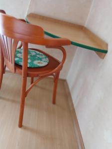 a wooden chair sitting in front of a desk at Pergola Panzió in Balatonföldvár +9 photos