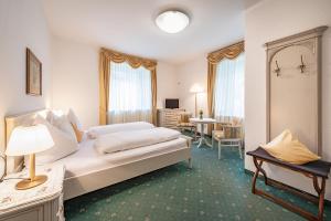 Postel nebo postele na pokoji v ubytování Hotel Weisse Lilie - B&B