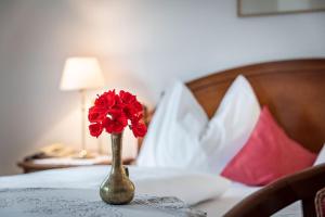 Postel nebo postele na pokoji v ubytování Hotel Weisse Lilie - B&B