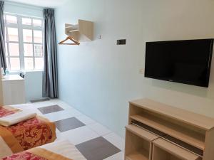 TV a/nebo společenská místnost v ubytování LH Hotel Langkap Perak + 30 fotografií