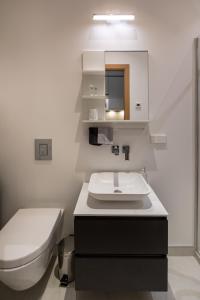 Koupelna v ubytování Modern Design Studio Apartment In Riga Center + 13 fotografií