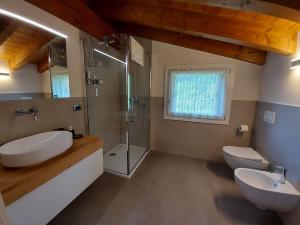 Koupelna v ubytování B&B Stella Alpina + 34 fotografií