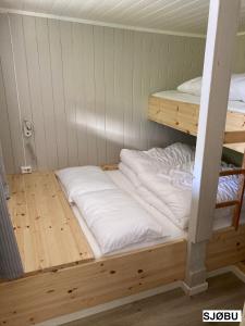 Postel nebo postele na pokoji v ubytování Eidstod hytter