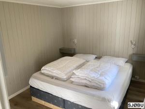 Postel nebo postele na pokoji v ubytování Eidstod hytter