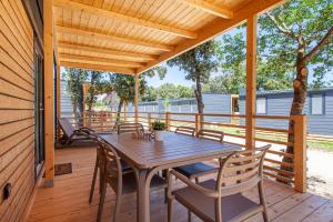 Balkón nebo terasa v ubytování Mobile Homes Lopari