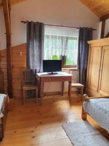 a room with a table with a computer on it at Siedlisko nad Sapiną in Kruklanki