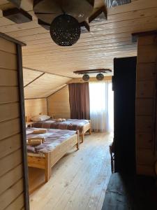 Voodi või voodid majutusasutuse Hotel Gerdan Verkhovina toas