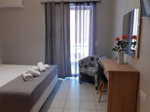 A bed or beds in a room at Nini's House 2 - 100m from beach NIDRI TOWN CENTER