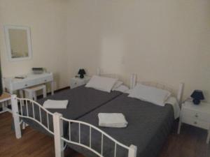 Tempat tidur dalam kamar di Hotel Διεθνές