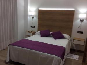 Postel nebo postele na pokoji v ubytování Hotel La Noyesa *** Superior