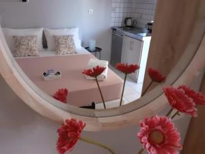 A bed or beds in a room at Nini's House 2 - 100m from beach NIDRI TOWN CENTER