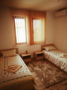 Ένα ή περισσότερα κρεβάτια σε δωμάτιο στο Petrov Apartment