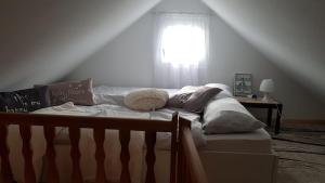 Ліжко або ліжка в номері Domus Mare domek 3