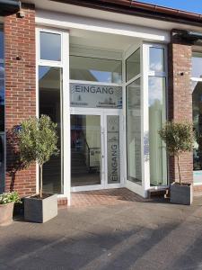 a entrance to a building with a glass door at Inselkern Einraum-Apartments in Juist