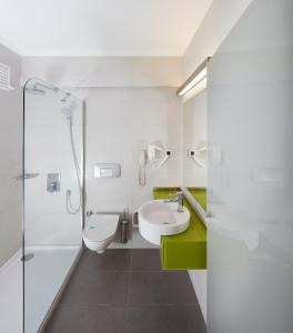 Koupelna v ubytování Lalila Blue Suites
