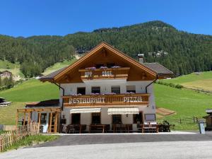 Nespecifikovaný výhled na hory nebo výhled na hory při pohledu z apartmánu + 8 fotografií