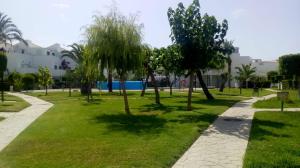 A garden outside Apartamento en Las Marinas Vera