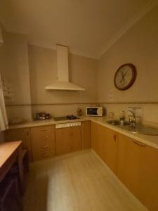 A kitchen or kitchenette at Like Home