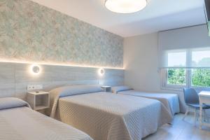 Hotel Leal - La Sirena tesisinde bir odada yatak veya yataklar