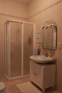 A bathroom at Like Home