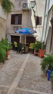 a patio with a table and an umbrella at Franceska apartmani in Cres