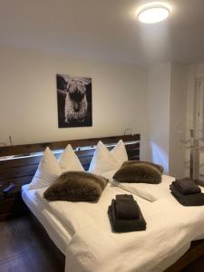 Postel nebo postele na pokoji v ubytování Emelie Zermatt 4****