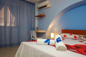 A bed or beds in a room at La Fenice
