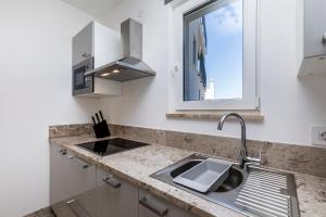 Kuchyň nebo kuchyňský kout v ubytování Apartment Apsyrtides