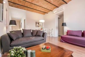 a living room with a couch and a table at Bcn Paseo De Gracia Rocamora Apartment in Barcelona