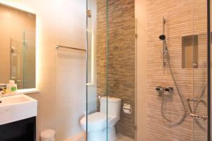 Ένα μπάνιο στο Ravin Home ราวินโฮม +59 φωτογραφίες
