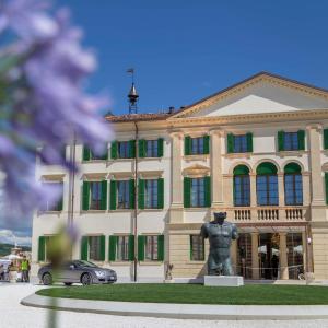 a building with a statue in front of it at Boutique Hotel Villa Zoppi - Adults only in Colognola ai Colli