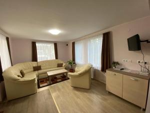 a living room with a couch and two chairs at Matyas Vendeghaz in Sovata