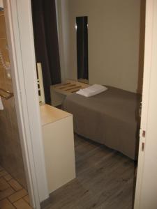 Postel nebo postele na pokoji v ubytování Hôtel Acropolis - Lourdes
