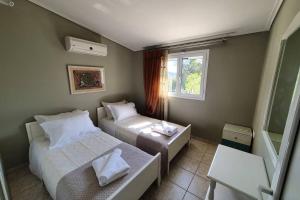 A bed or beds in a room at Villa Aliki Még 37 kép