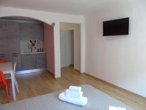 A television and/or entertainment centre at Affittacamere SveMilla
