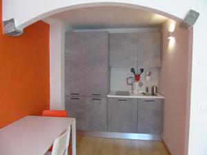 A kitchen or kitchenette at Affittacamere SveMilla
