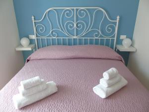 A bed or beds in a room at Affittacamere SveMilla